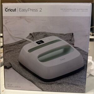 Cricut Easy Press 2 - Mint BRAND NEW - IN ORIGINAL BOX - never opened